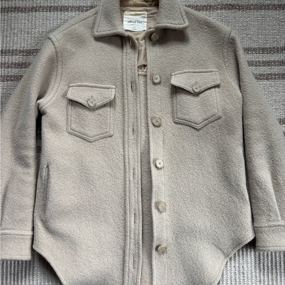 Aritzia Wilfred Free Ganna shirt jacket, a popular wool-blend shacket